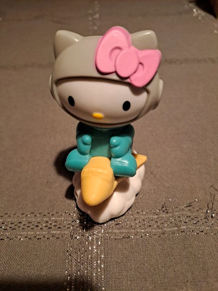 Figurine hello kitty véhicule à friction
