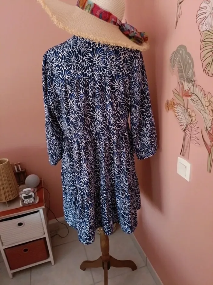 Jolie robe bleu et blanche fluide - photo numéro 5