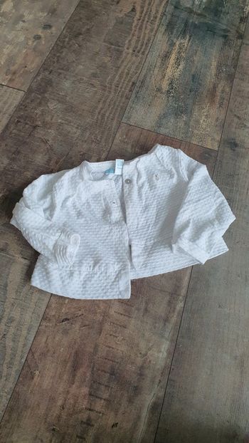 Gilet Obaïbi 12 mois en très bon état