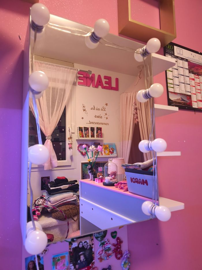 Armoire coiffeuse avec miroir et leds
