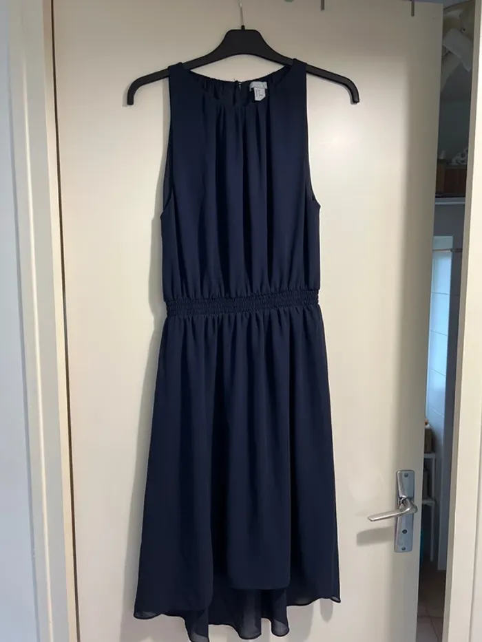 Robe à volant bleue marine
