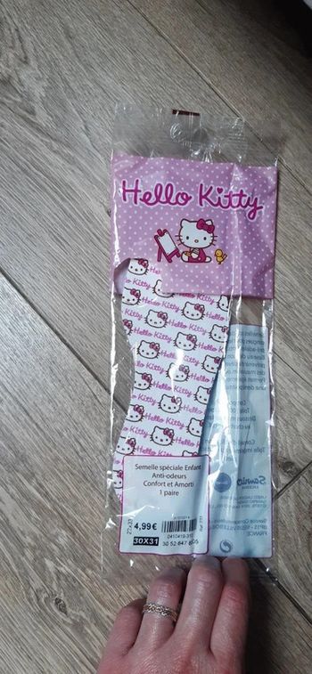 Semelles intérieures pour chaussures fille "hello kitty"pointure 30/31 neuves