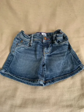 Short fille