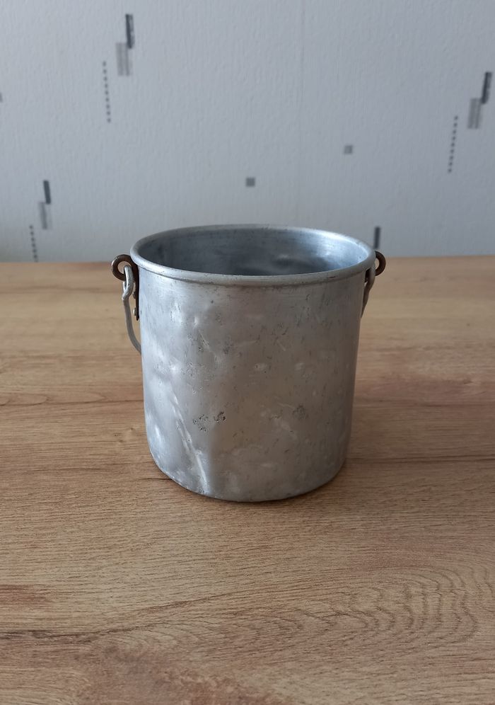 Timbale ancienne en aluminium. - photo numéro 4
