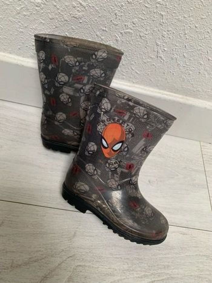 Bottines Spiderman taille 25 - photo numéro 1