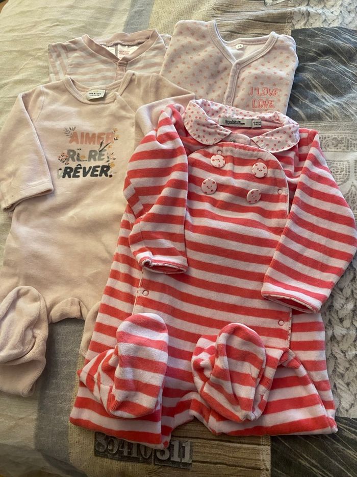 4 pyjama TBE taille 12 mois