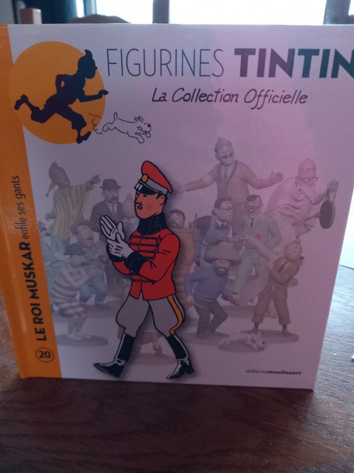 Figurine le roi muksar enfile ses gants - photo numéro 3