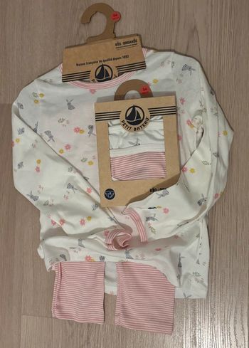 Ensemble pyjama petit bateau+ lot de 3 culottes (5 ans )