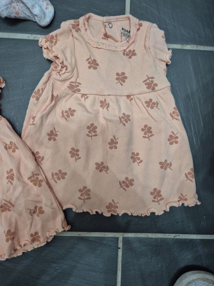 Deux robes abricot - photo numéro 2