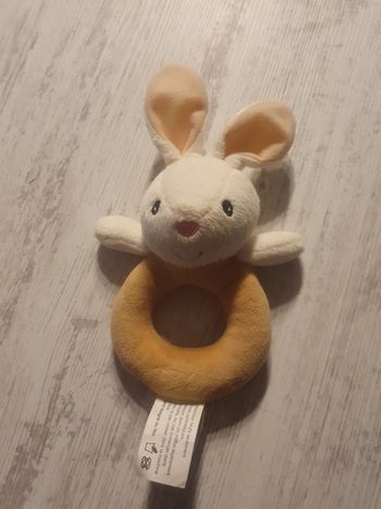 Hochet lapin doudou