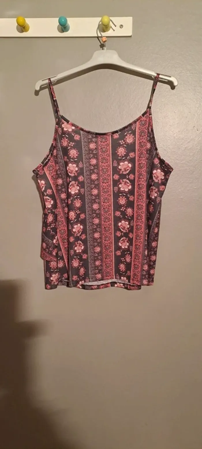 Débardeur tons rouge et noir avec froufrou - Marque Jennyfer - Taille L - État neuf. - photo numéro 10