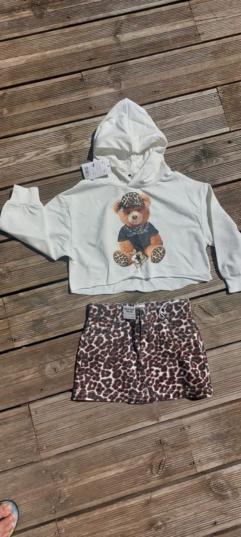Ensemble léopard demi-saison jupe et pull 5-6 ans