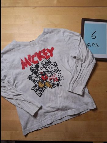 T-shirt manches longues pour garçon taille 6 ans Marque Disney  très bon état