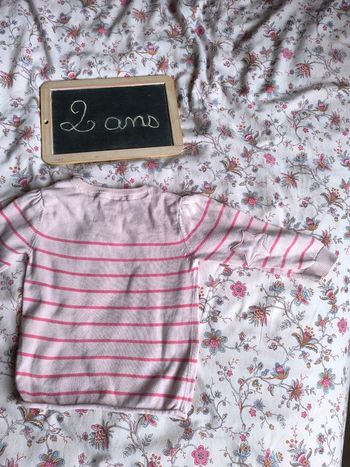 Pull fin taille 2 ans en très bon état