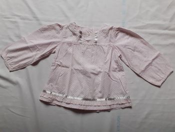 Blouse rose clair à pois gris empiècement rubans gris satiné