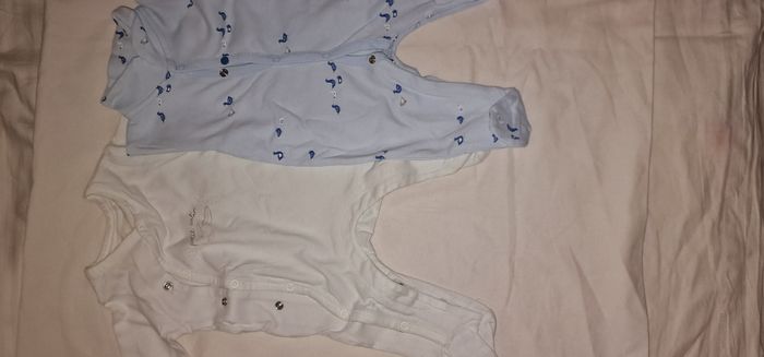 Lot vêtements nouveaux nés - photo numéro 2