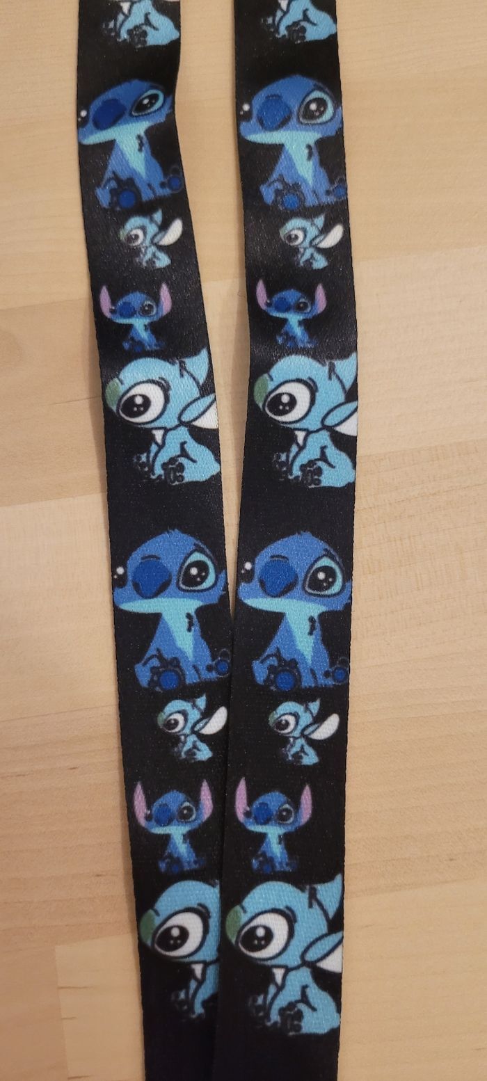 Lanière de cou et badge Stitch - photo numéro 3