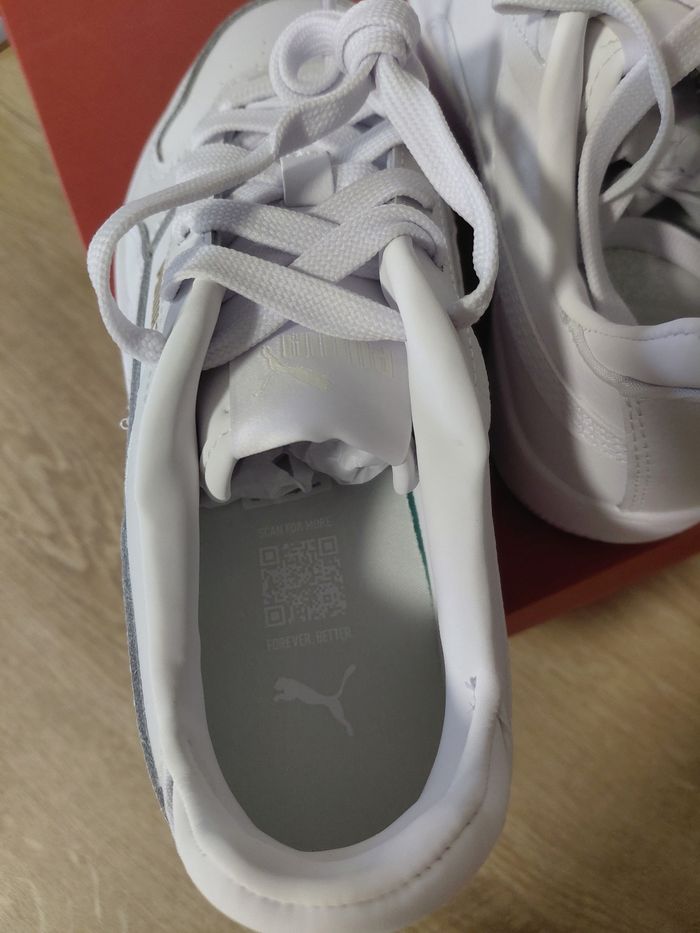 Superbe paire de baskets Puma blanches 🖤 - photo numéro 6