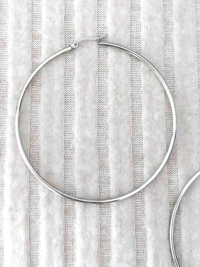 Magnifique paire de créoles couleur argenté - photo numéro 5