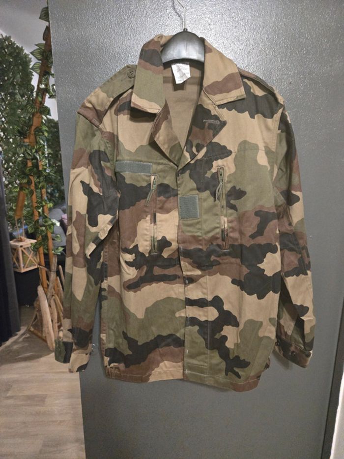 Tenue militaire