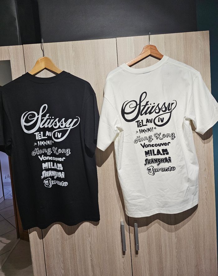 Lot de 2 t-shirt Stussy Noir et blanc Taille M Neuf - photo numéro 2