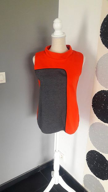 Haut  Jacqueline RIU