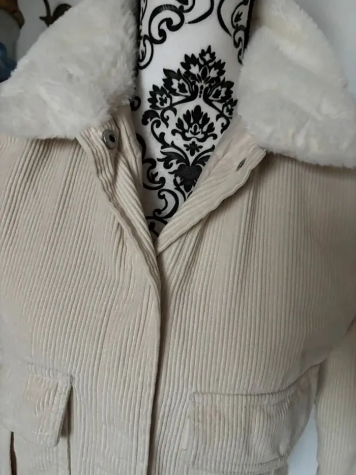 Veste beige en velours côtelé taille 36 - photo numéro 2