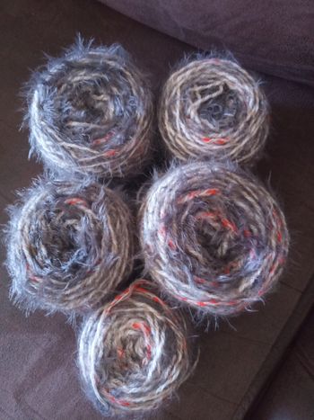 Lot de 5 Pelotes Fantaisies Beige, Blanc, Gris et Rouge Orangé (380g)