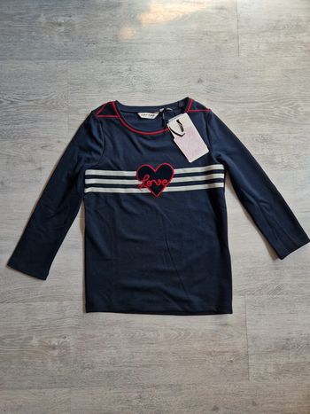 Haut Naf Naf neuf avec étiquette XS cœur bleu marine et rouge