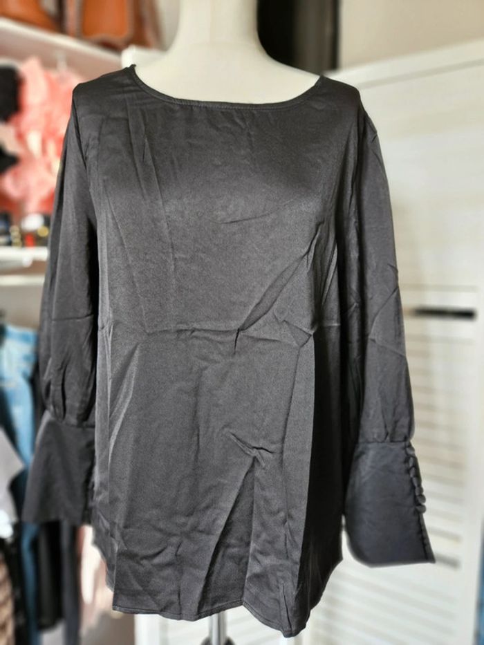 Blouse noire brillante T.M/L - photo numéro 2