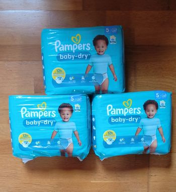 3 paquets de couches Pampers baby dry taille 5