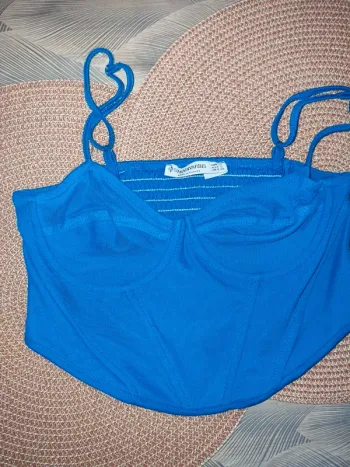 Bustier bleu taille S stradivarius