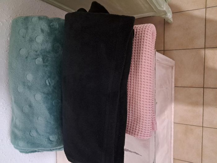 LOT DE 4 plaids: dessus de lit