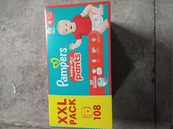 Boîte de couche pampers pants taille 4 a 22€