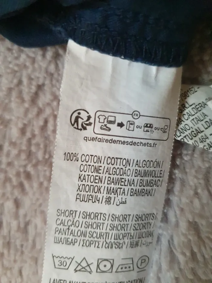 Short bleu marine Kiabi taille 10 ans - photo numéro 4