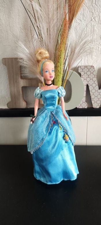 Poupée neuf mannequin barbie cendrillon accessoires bracelet et breloques