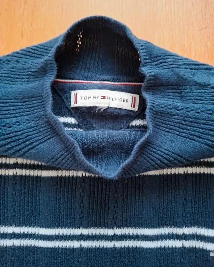 Pull fin tommy hilfiger bleu marine a rayures blanches - photo numéro 3
