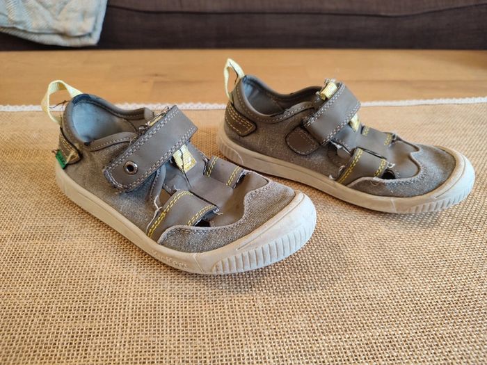 Sandales fermées / baskets ouvertes à scratch Kickers en 30 - photo numéro 4