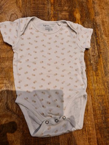 Body manche courte 6/9 mois