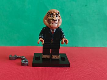 Leodore Lionheart  Zootopie 2 + socle - Figurine Compatible Lego
