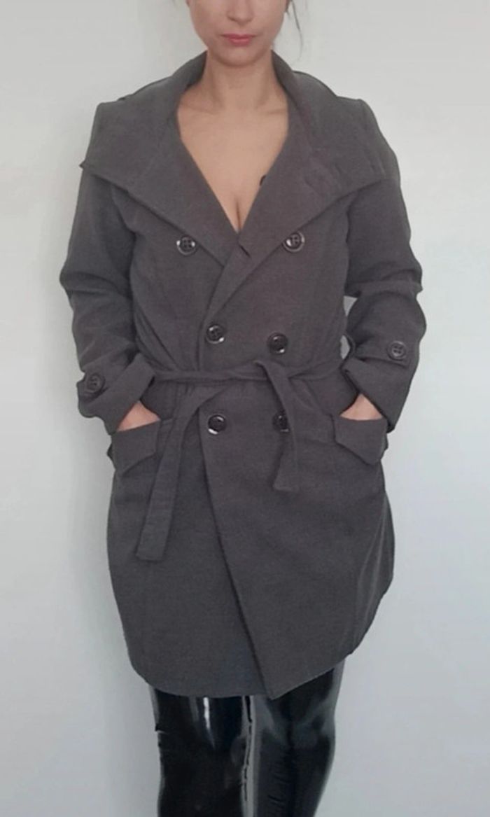 Manteau trois quart gris chic ceinture et col montant - photo numéro 2