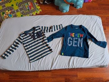 2 tee-shirts 12-24M