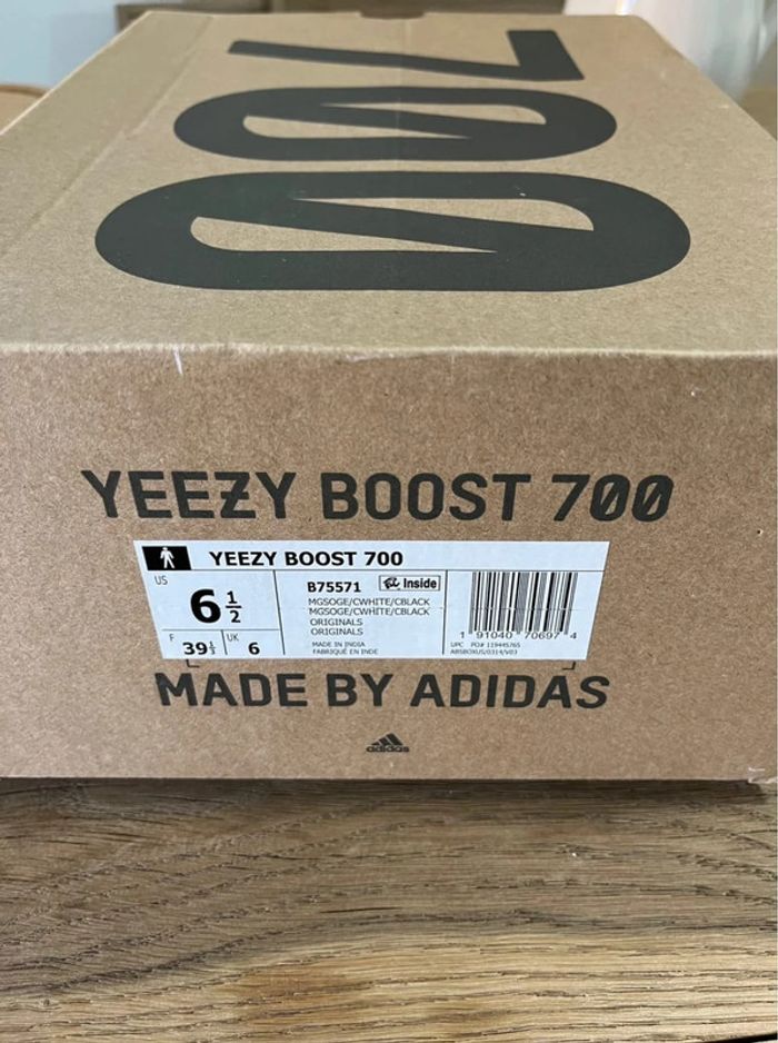 Adidas Yeezy Boost 350 V2 Tail Light - photo numéro 10