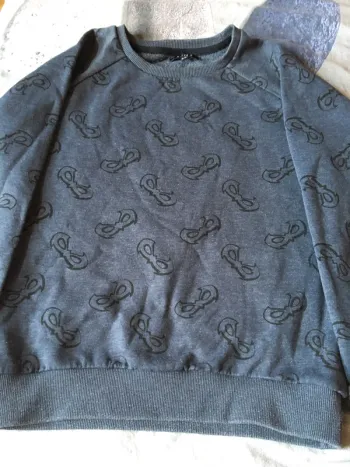 Pull col rond avec motifs