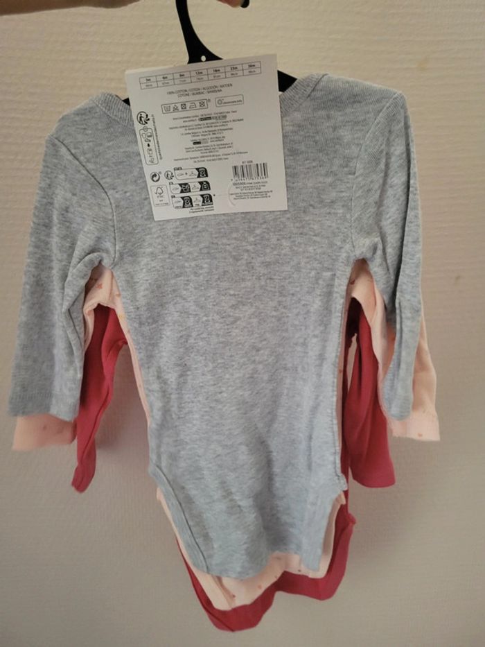 Lot de bodies bébé 3 mois - photo numéro 2