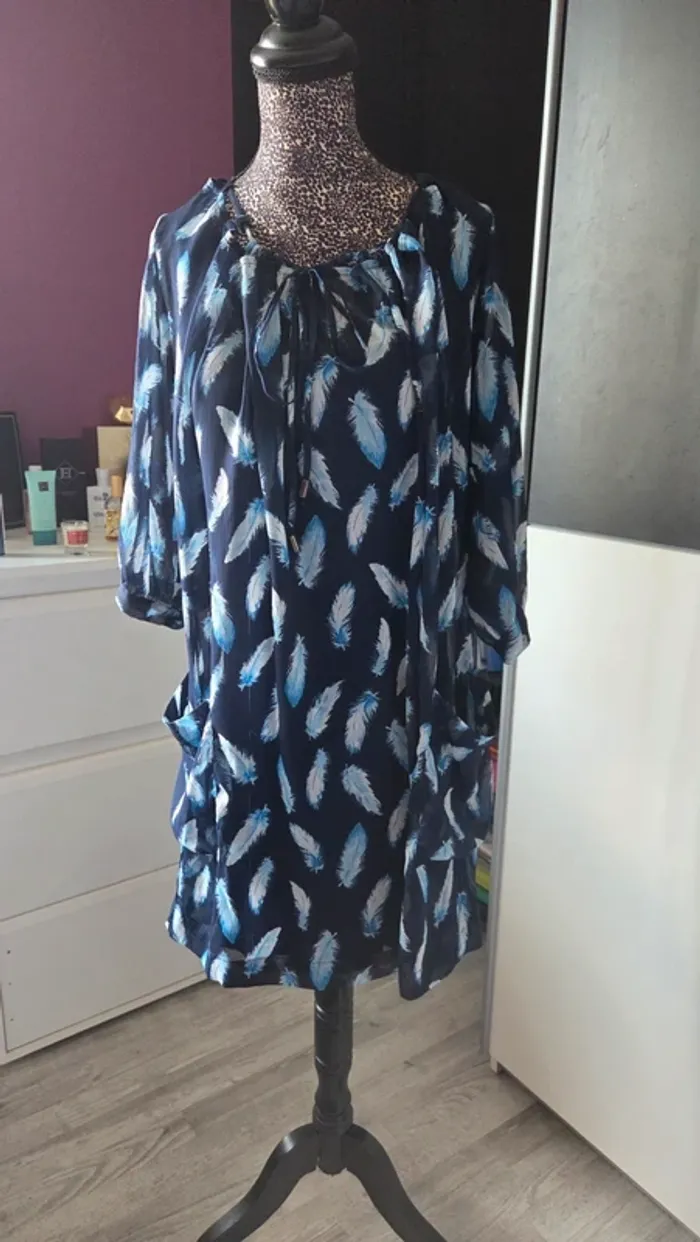 Robe bleu à Thème plume bleu de chez Véro Moda en Taille M/ 38