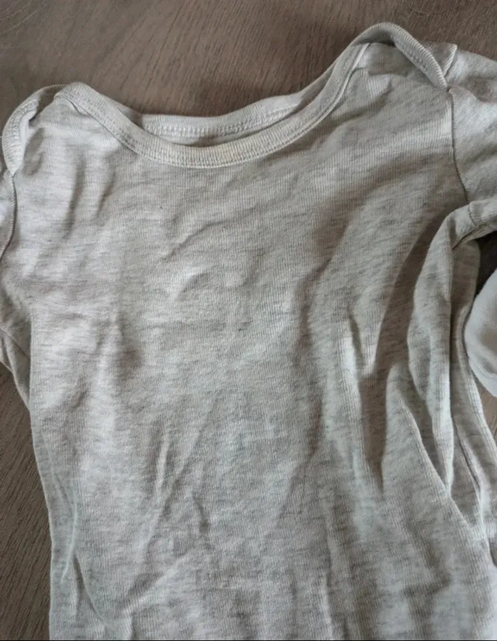 Lot de 4 bodies 24 mois - photo numéro 4