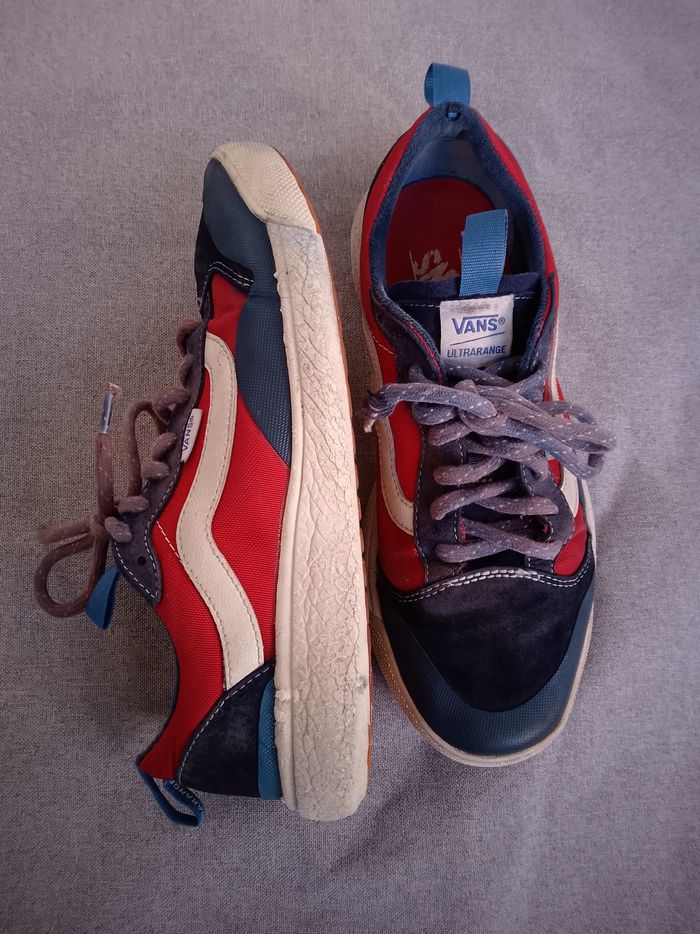 Paire de baskets Vans Ultrarange en bon état, pointure 41,5, couleur rouge, bleu et blanc. - photo numéro 3