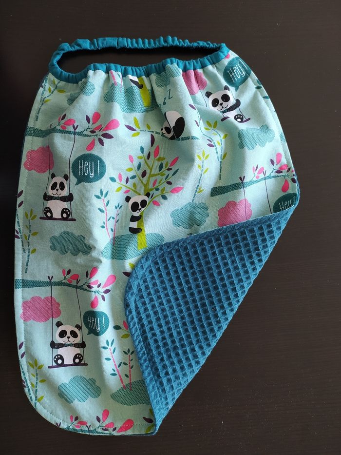 Grand bavoir motif panda rose / vert maternelle - photo numéro 2