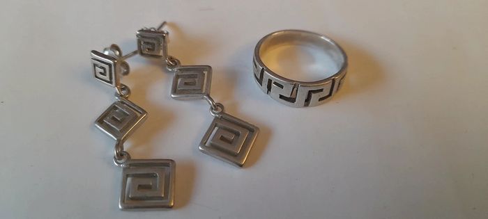 Ensemble boucles d'oreilles et bague